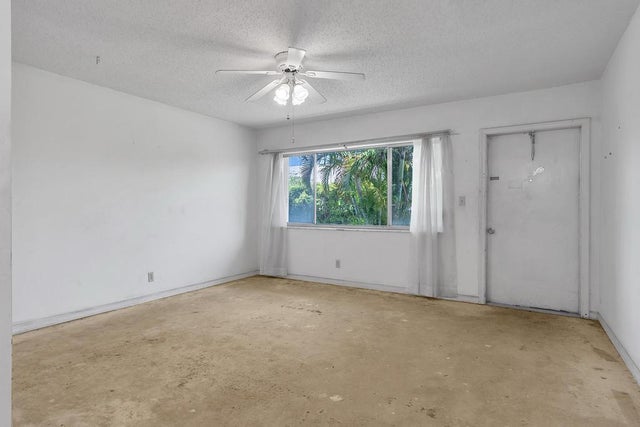 4 of 32 - 2480 Lake Osborne Dr #104, Lake Worth Beach, FL