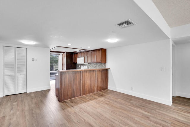 5 of 35 - 1701 Presidential Way #a201, West Palm Beach, FL