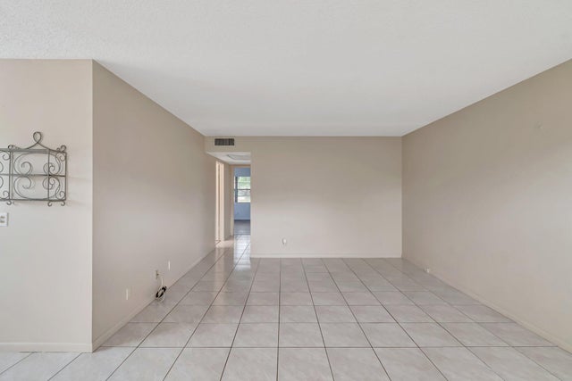 4 of 91 - 393 Fanshaw J, Boca Raton, FL