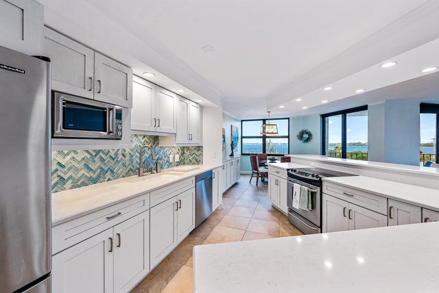 2 of 22 - 5420 N Ocean Dr #305, Singer Island, FL