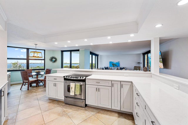 3 of 22 - 5420 N Ocean Dr #305, Singer Island, FL