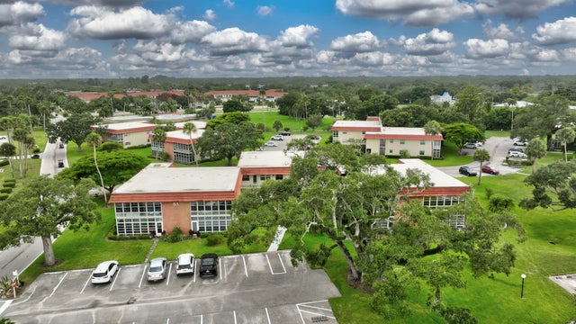 2 of 31 - 61 Woodland Dr #103, Vero Beach, FL