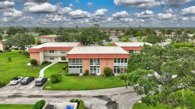 4 of 31 - 61 Woodland Dr #103, Vero Beach, FL