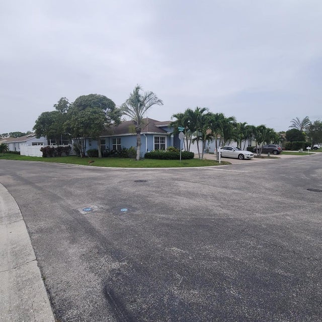 4 of 9 - 1652 Crooked Stick Way, Greenacres, FL