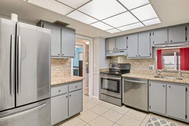1 of 27 - 3154 Via Poinciana #409, Lake Worth, FL