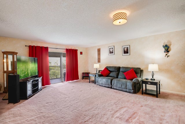 2 of 27 - 3154 Via Poinciana #409, Lake Worth, FL