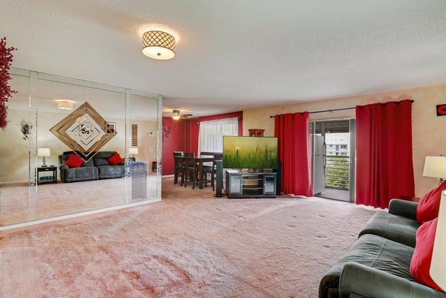 3 of 27 - 3154 Via Poinciana #409, Lake Worth, FL