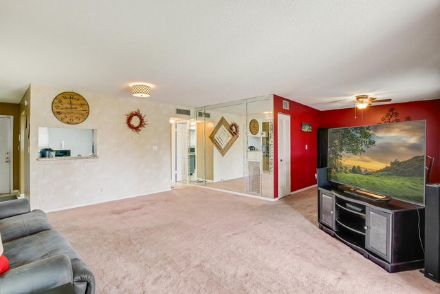 5 of 27 - 3154 Via Poinciana #409, Lake Worth, FL