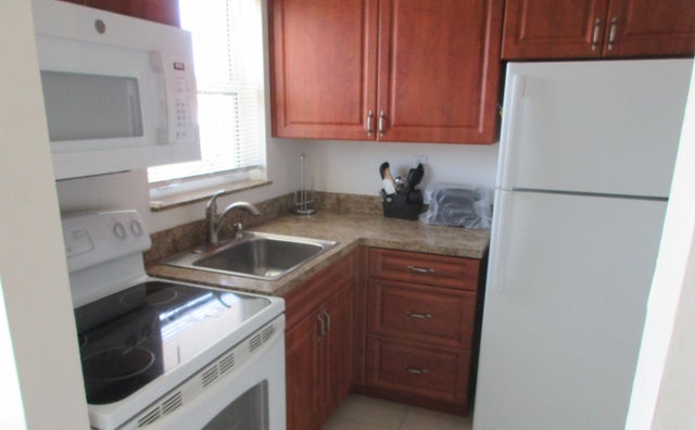 3 of 9 - 1117 Lake Terrace #102, Boynton Beach, FL