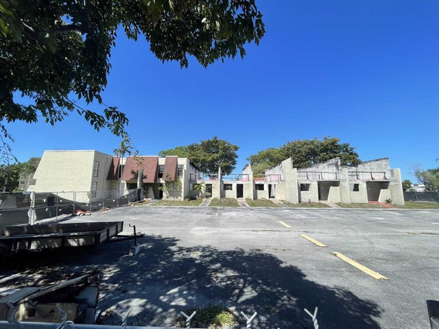 5 of 8 - 8921 Palm Tree Lane #8921, Pembroke Pines, FL
