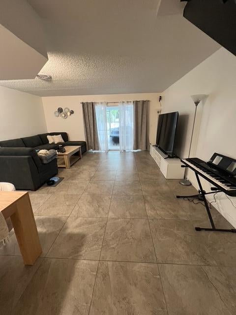 2 of 23 - 3701 Savoy Lane #e, West Palm Beach, FL
