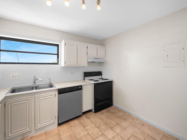 3 of 25 - 4800 Bayview Drive #606, Fort Lauderdale, FL