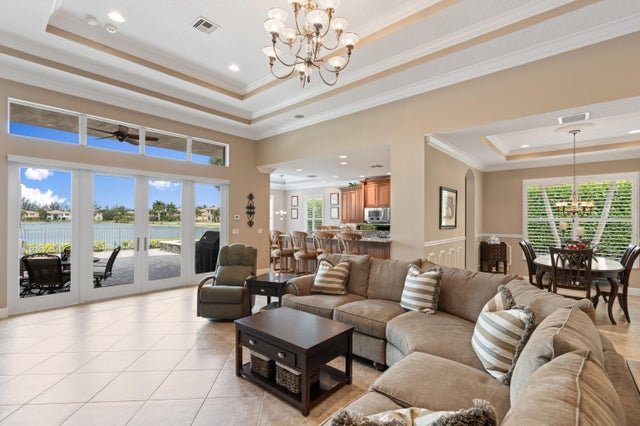 2 of 26 - 725 Edgebrook Lane, West Palm Beach, FL