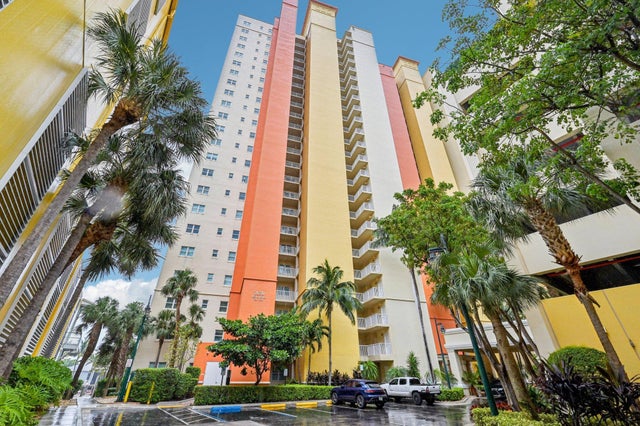 2 of 46 - 2650 Lake Shore Drive Ne #1006, Riviera Beach, FL