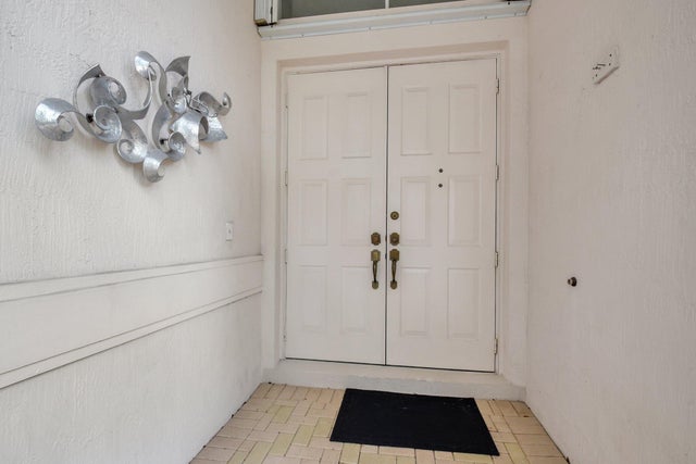 4 of 67 - 9066 Bay Harbour Cir, West Palm Beach, FL