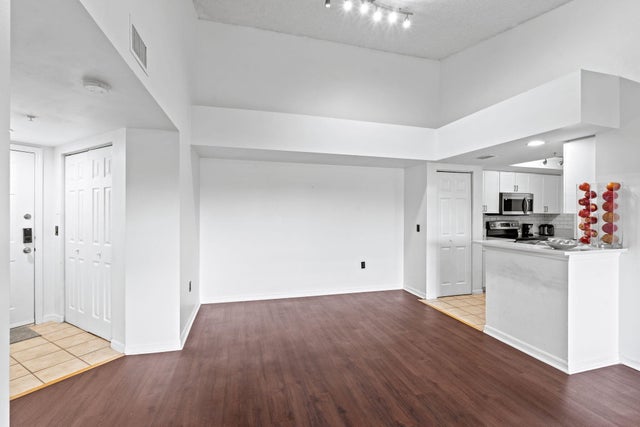 4 of 24 - 4183 N Haverhill 713 Road #713, West Palm Beach, FL