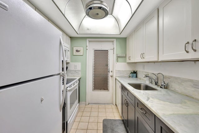 3 of 37 - 600 Pine Drive #104, Pompano Beach, FL