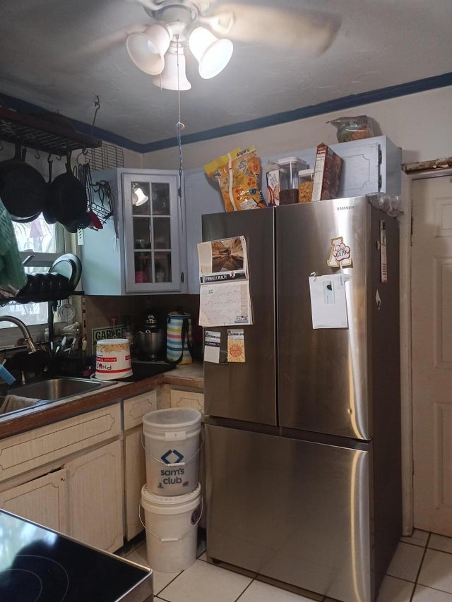 4 of 10 - 326 S J Street, Lake Worth Beach, FL