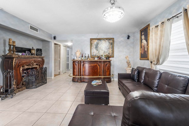 3 of 24 - 2235 Nw 25th Pl, Fort Lauderdale, FL