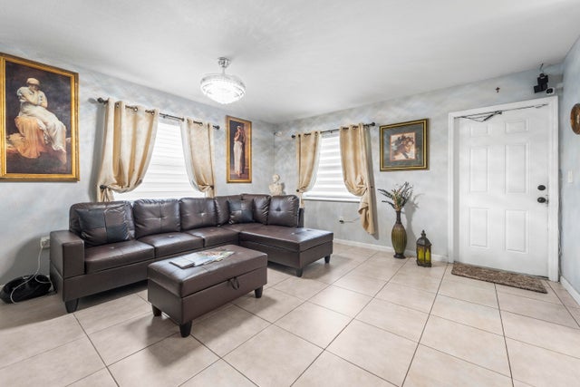 4 of 24 - 2235 Nw 25th Pl, Fort Lauderdale, FL