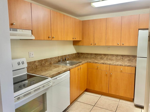 1 of 32 - 405 W Executive Center Drive #208, West Palm Beach, FL