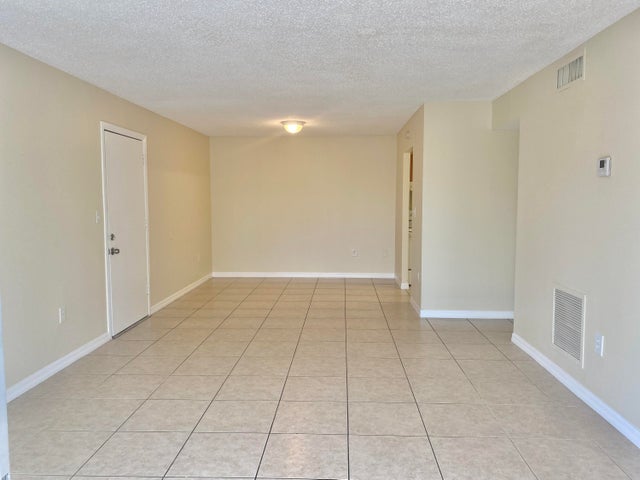 3 of 32 - 405 W Executive Center Drive #208, West Palm Beach, FL