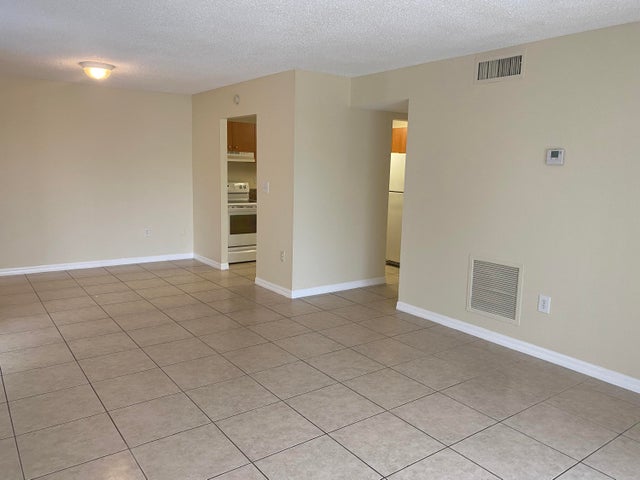 4 of 32 - 405 W Executive Center Drive #208, West Palm Beach, FL