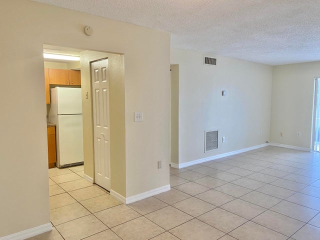 5 of 32 - 405 W Executive Center Drive #208, West Palm Beach, FL