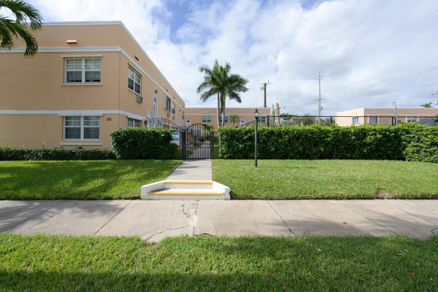 2 of 21 - 101 S Golfview Rd #15, Lake Worth Beach, FL