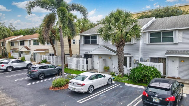 2 of 43 - 2517 Ne 15th St, Pompano Beach, FL