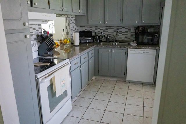4 of 19 - 106 Lake Helen Dr, West Palm Beach, FL