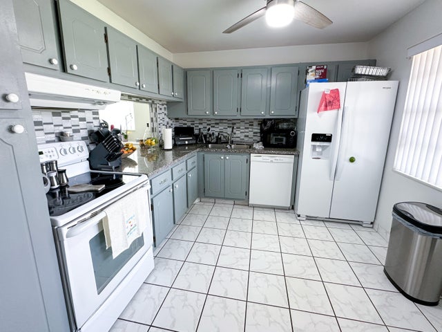5 of 19 - 106 Lake Helen Dr, West Palm Beach, FL