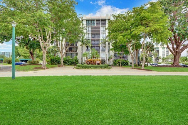 1 of 40 - 1841 Bridgewood Dr, Boca Raton, FL