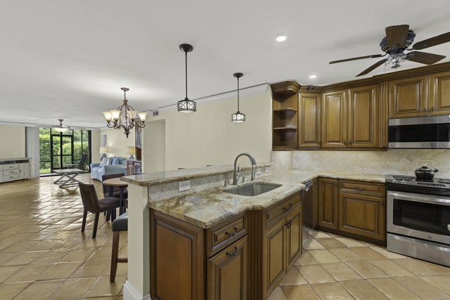 5 of 36 - 1202 S Lake Drive #105, Lantana, FL
