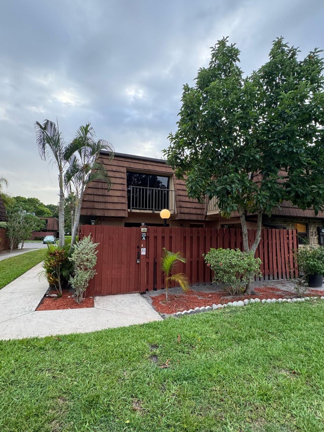 1 of 29 - 1458 N Lawnwood Cir #23a, Fort Pierce, FL