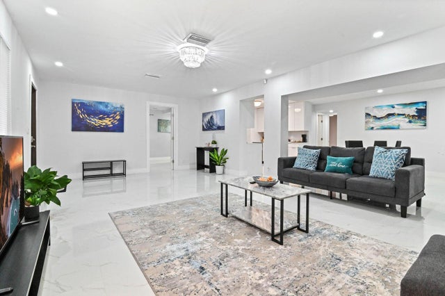 4 of 27 - 255 Glouchester St, Boca Raton, FL