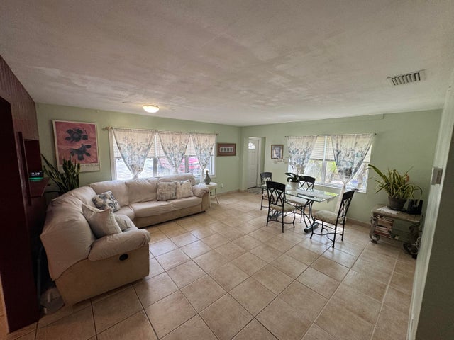 2 of 31 - 609 4th Place Sw, Vero Beach, FL