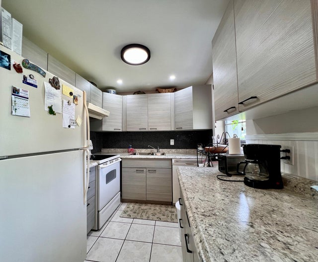 2 of 19 - 104 Cambridge E, West Palm Beach, FL