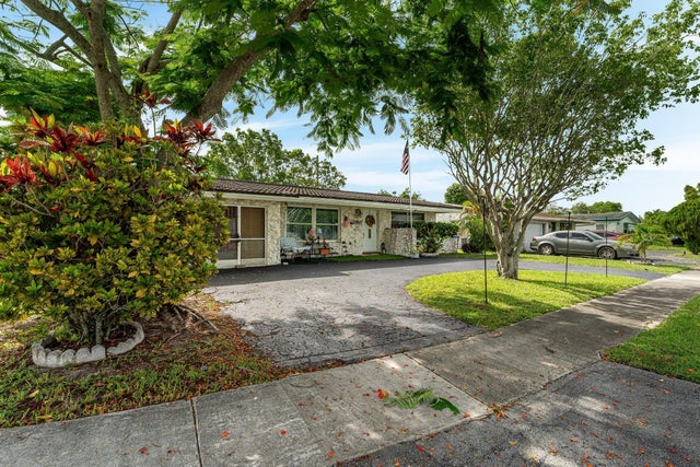 3 of 27 - 2550 Nw 89th Avenue, Sunrise, FL