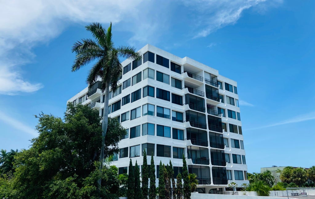 1500 Presidential Way #306, West Palm Beach