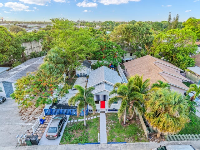 3 of 26 - 1738 Sunset Av, Lake Worth Beach, FL