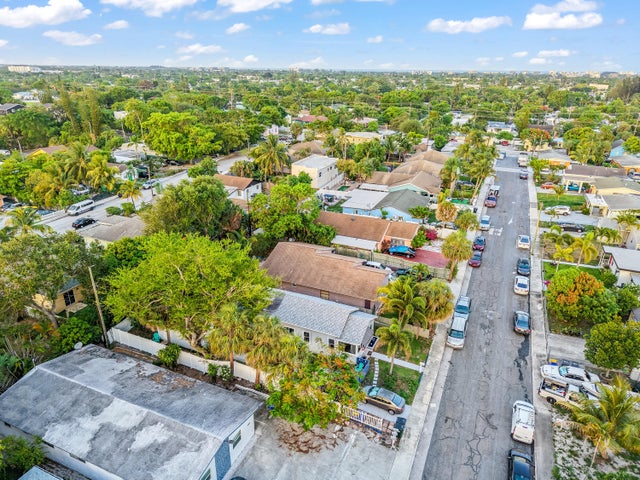 4 of 26 - 1738 Sunset Av, Lake Worth Beach, FL