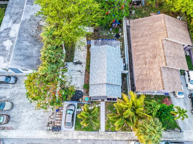 5 of 26 - 1738 Sunset Av, Lake Worth Beach, FL