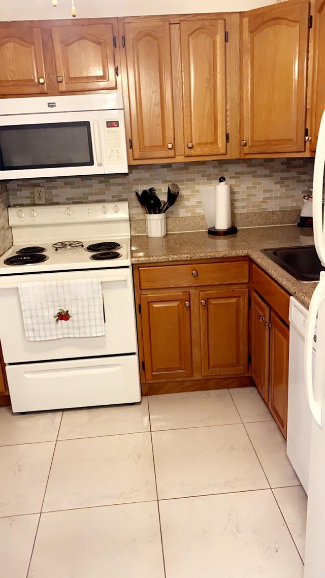 3 of 9 - 3000 Nw 48th Ter #422, Lauderdale Lakes, FL