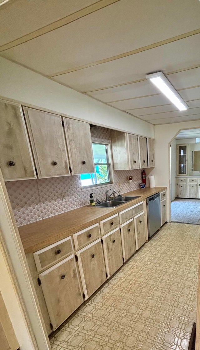 4 of 12 - 4 E Caribbean, Port Saint Lucie, FL