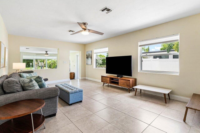 5 of 28 - 123 Nw 6th Av, Delray Beach, FL