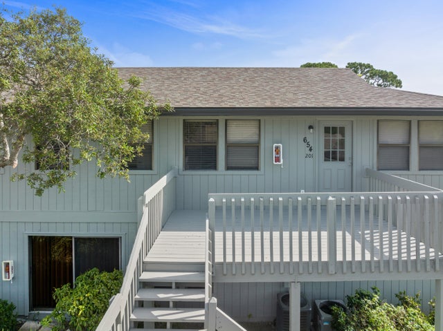 2 of 20 - 654 Centre Court Sw #201, Vero Beach, FL