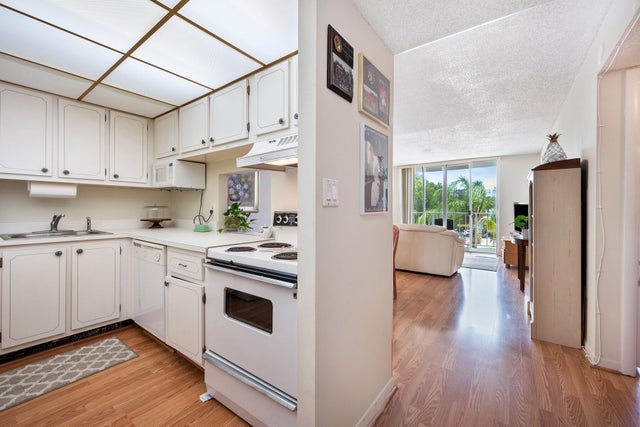 4 of 18 - 500 Executive Center Drive #3k, West Palm Beach, FL
