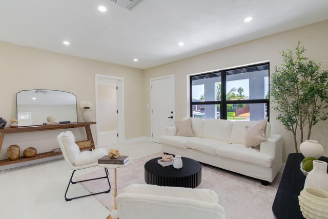 3 of 33 - 5409 Ne 4th Avenue, Oakland Park, FL