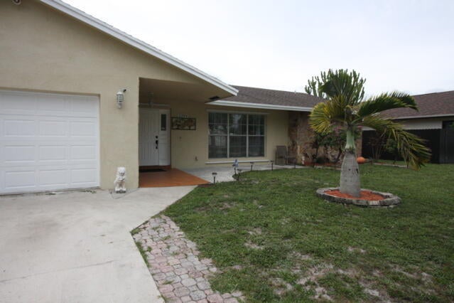 2 of 46 - 5199 Woodstone Circle E, Lake Worth, FL
